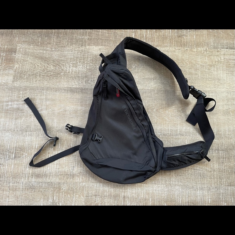 Victorinox Teardrop Monosling Bag